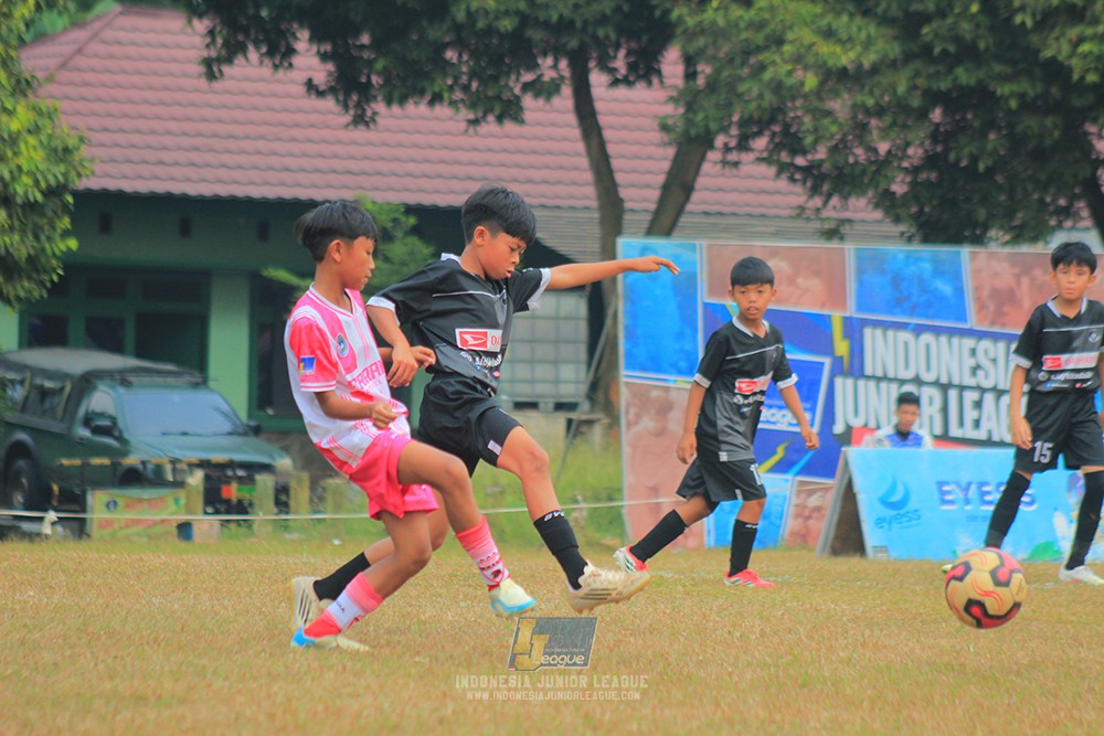 ijlu11 big8 190726 jips soccer vs farama fc