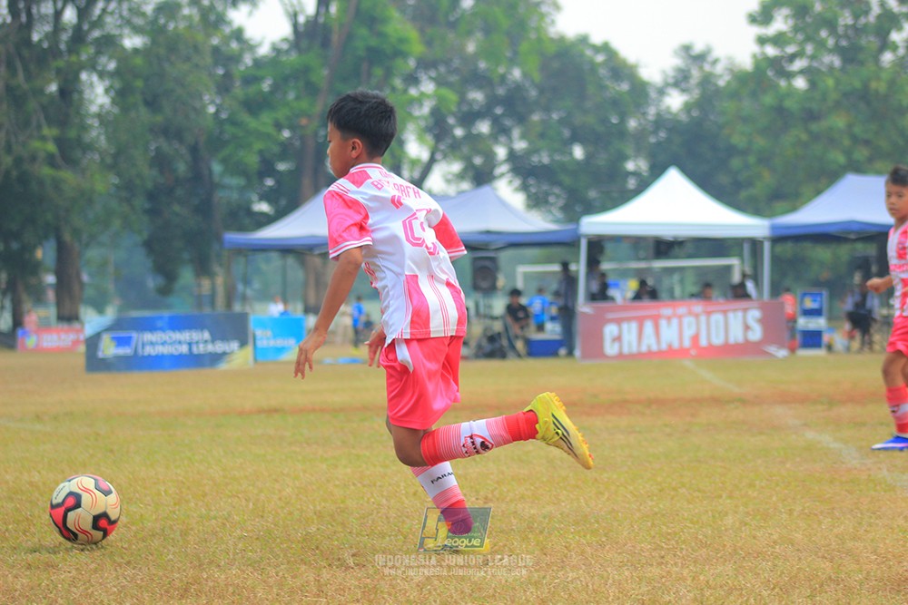 ijlu11 big8 190726 jips soccer vs farama fc