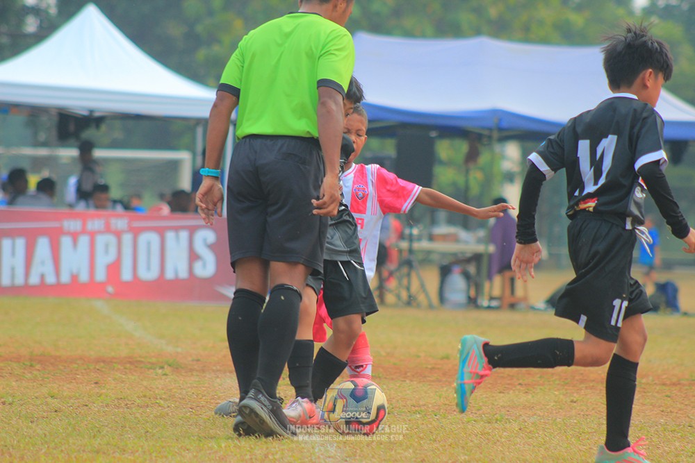 ijlu11 big8 190726 jips soccer vs farama fc