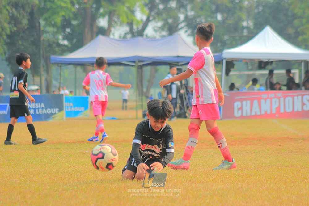 ijlu11 big8 190726 jips soccer vs farama fc