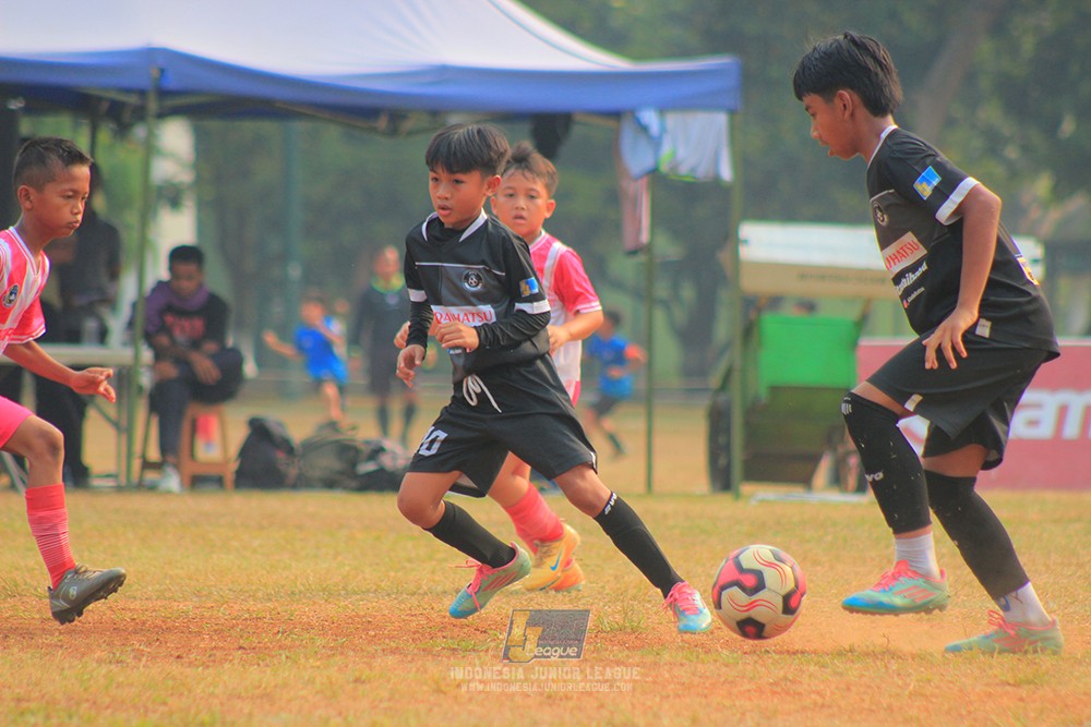 ijlu11 big8 190726 jips soccer vs farama fc