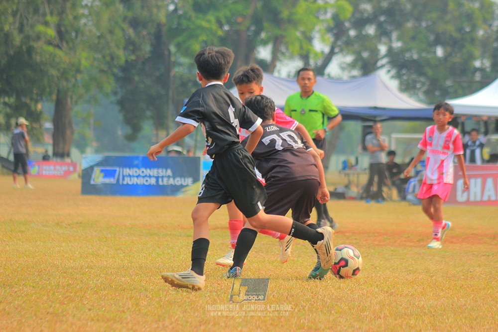 ijlu11 big8 190726 jips soccer vs farama fc