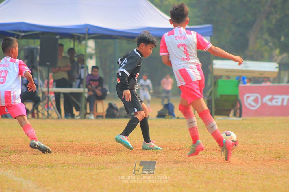 ijlu11 big8 190726 jips soccer vs farama fc