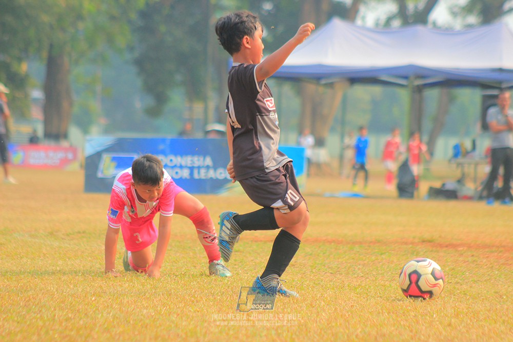 ijlu11 big8 190726 jips soccer vs farama fc