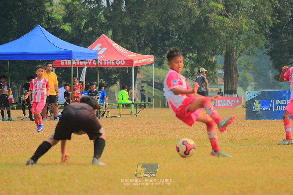 ijlu11 big8 190726 jips soccer vs farama fc