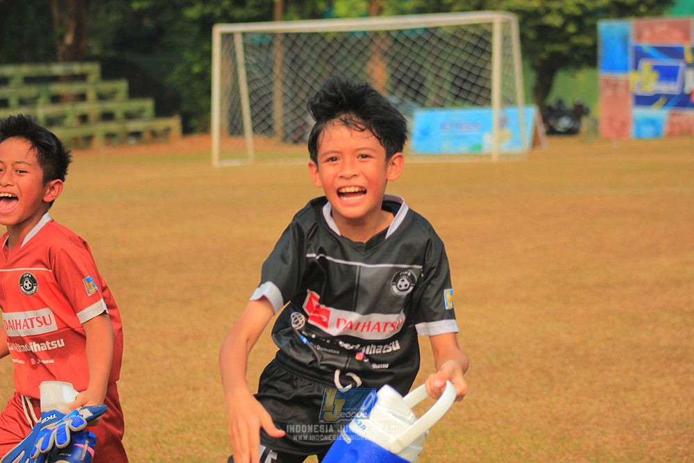 ijlu11 big8 190726 jips soccer vs farama fc