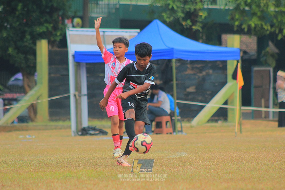 ijlu11 big8 190726 jips soccer vs farama fc