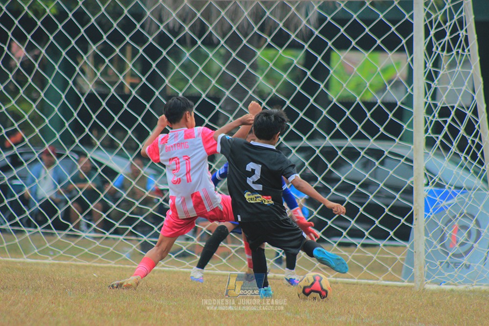 ijlu11 big8 190726 jips soccer vs farama fc