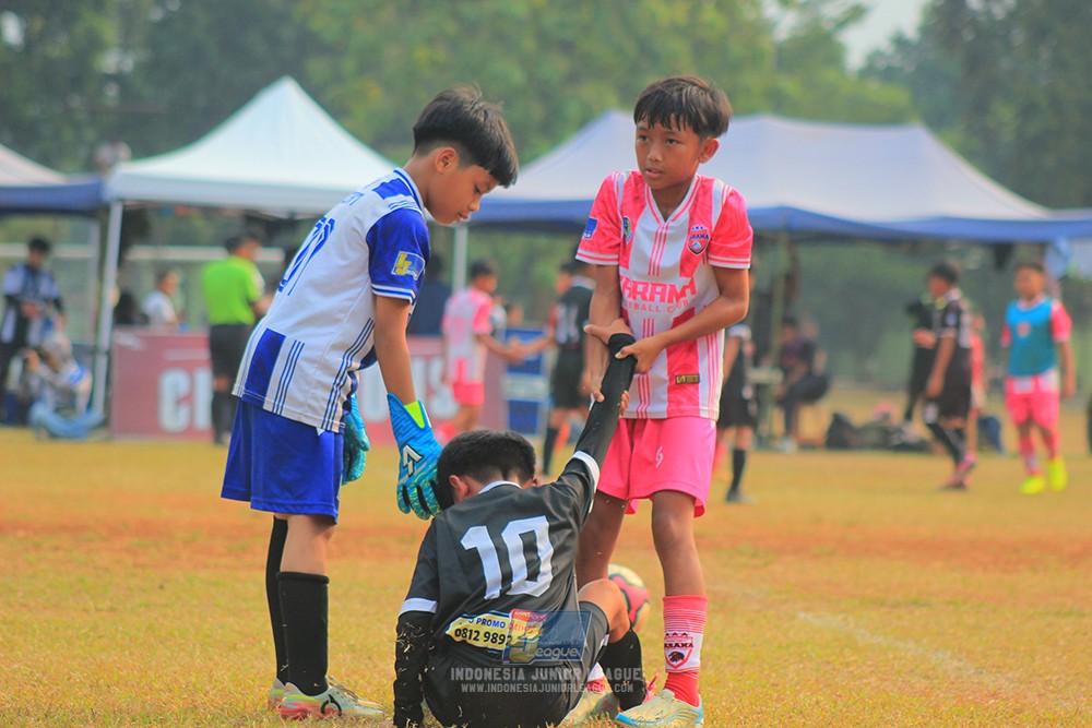 ijlu11 big8 190726 jips soccer vs farama fc