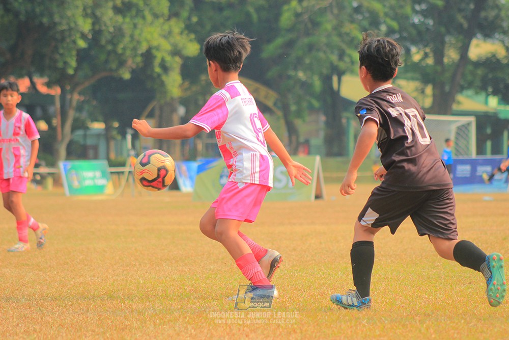 ijlu11 big8 190726 jips soccer vs farama fc