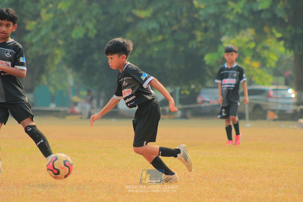 ijlu11 big8 190726 jips soccer vs farama fc