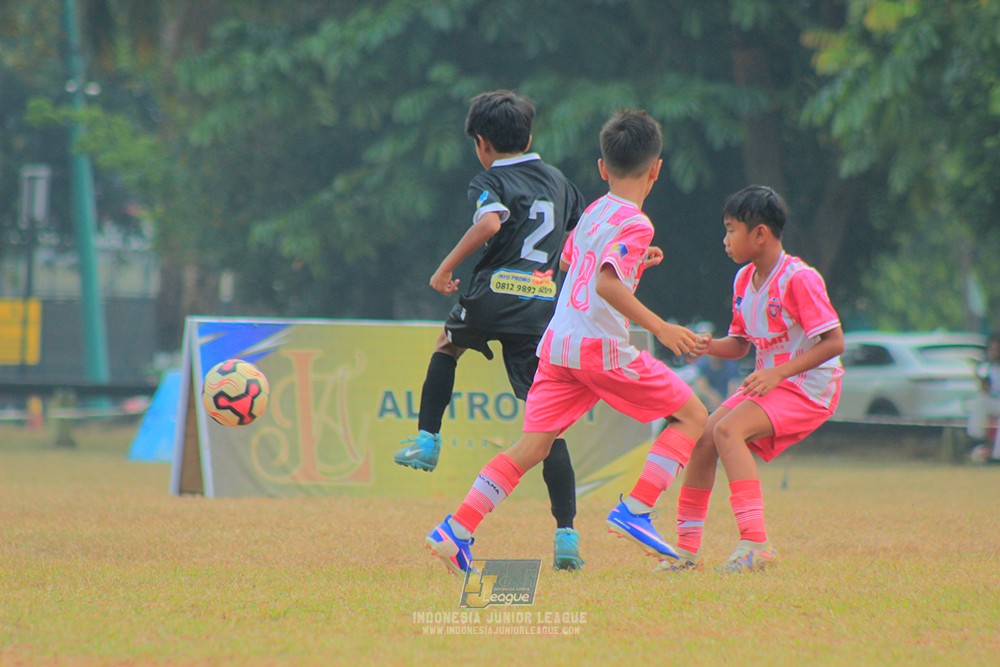 ijlu11 big8 190726 jips soccer vs farama fc