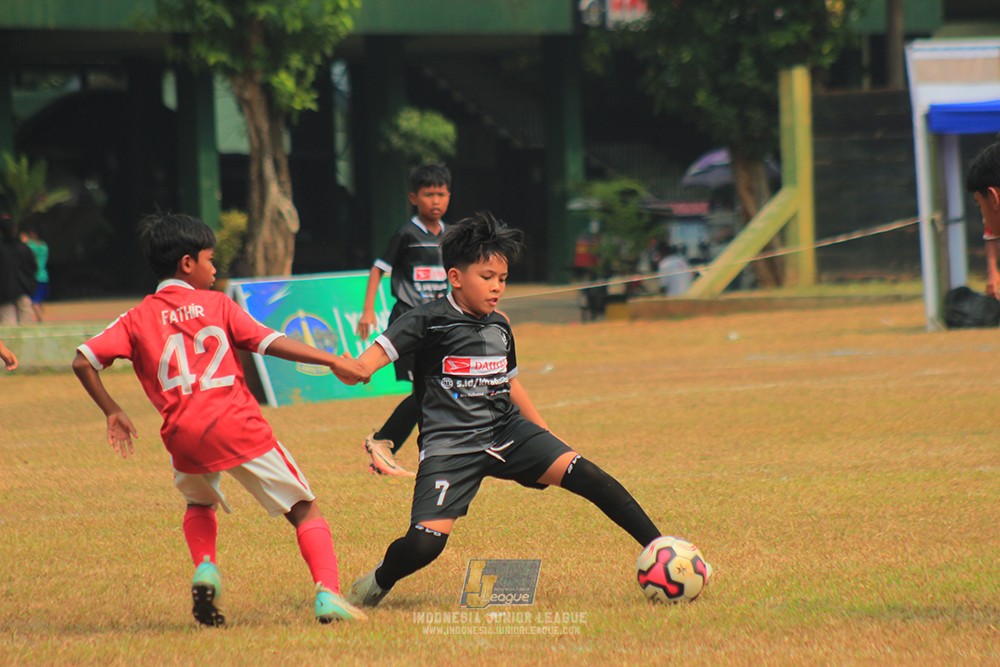 ijlu11 big8 190726 jips soccer vs putra harapan