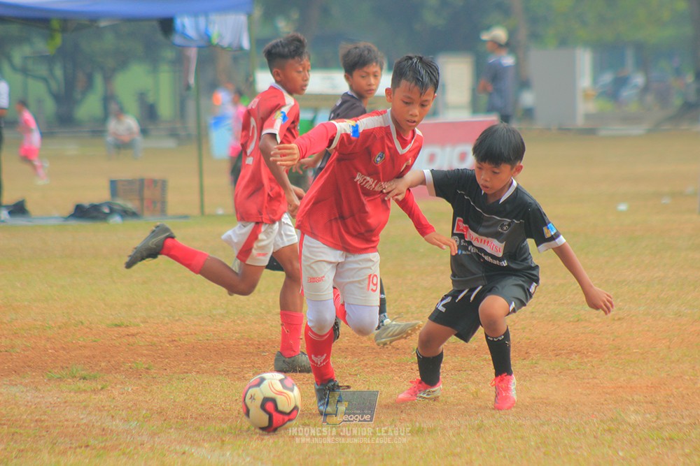 ijlu11 big8 190726 jips soccer vs putra harapan