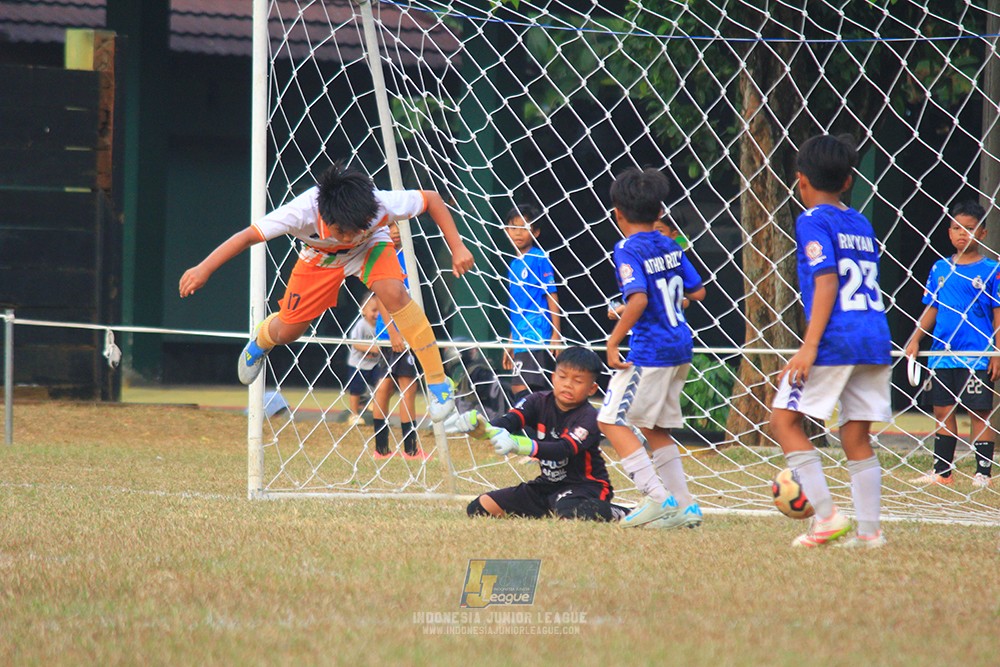 ijlu11 big8 190726 provision soccer school vs fifa farmel