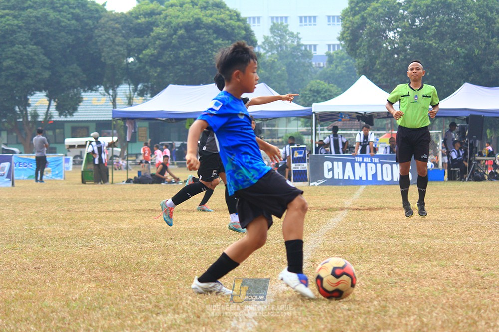 ijlu11 big8 190726 steelford united vs jips soccer