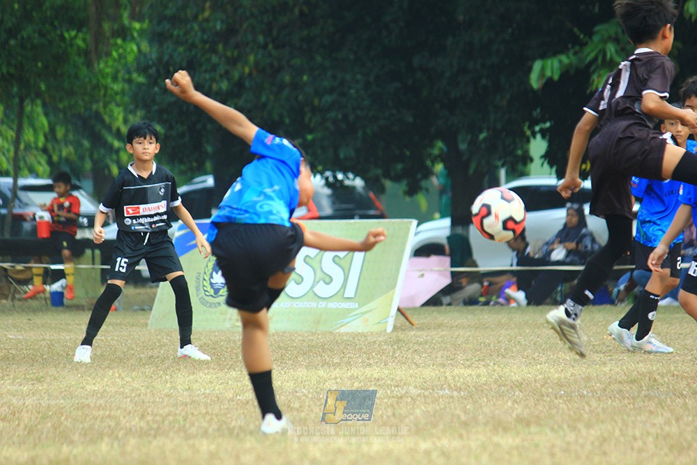ijlu11 big8 190726 steelford united vs jips soccer