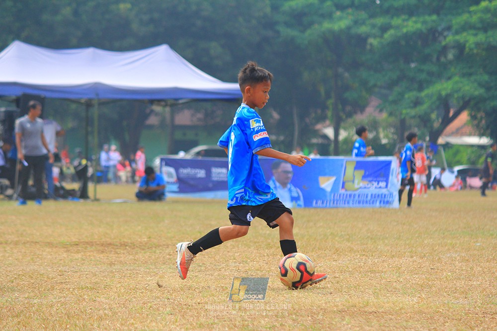 ijlu11 big8 190726 steelford united vs jips soccer
