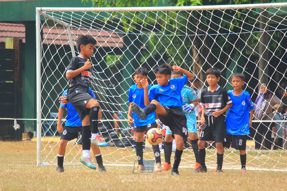ijlu11 big8 190726 steelford united vs jips soccer