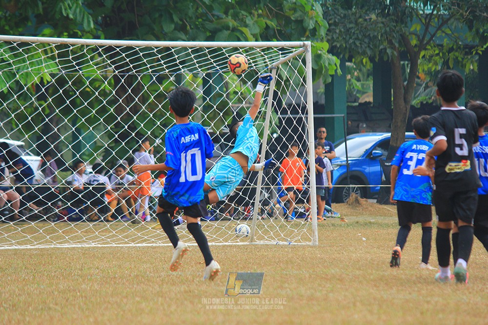 ijlu11 big8 190726 steelford united vs jips soccer