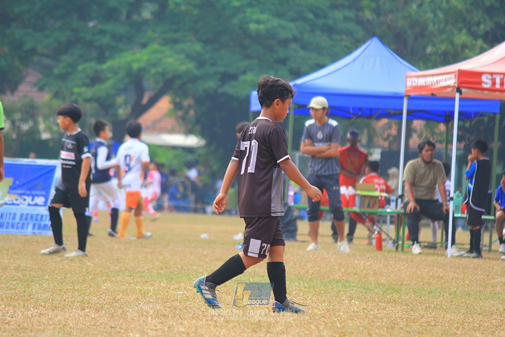 ijlu11 big8 190726 steelford united vs jips soccer