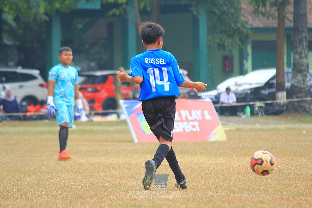 ijlu11 big8 190726 steelford united vs jips soccer