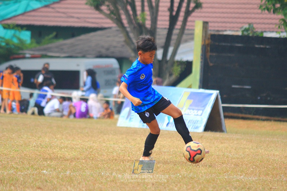ijlu11 big8 190726 steelford united vs jips soccer
