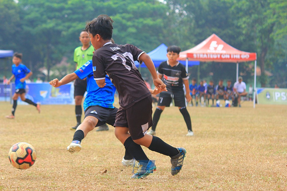 ijlu11 big8 190726 steelford united vs jips soccer