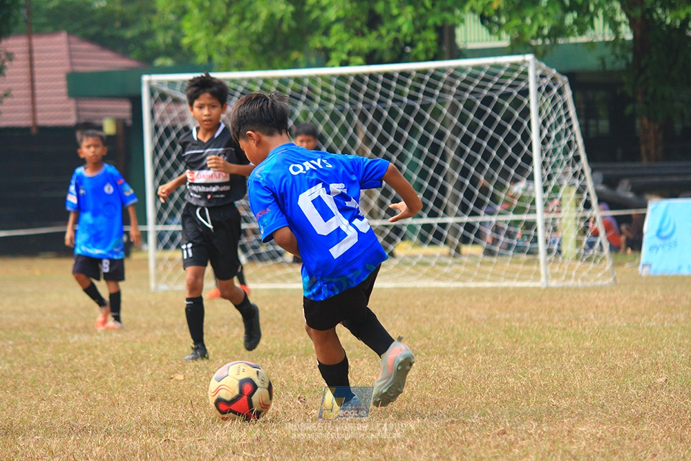 ijlu11 big8 190726 steelford united vs jips soccer