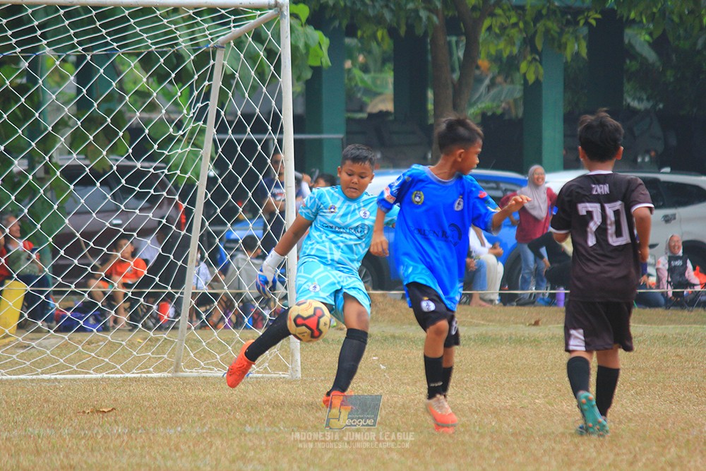 ijlu11 big8 190726 steelford united vs jips soccer
