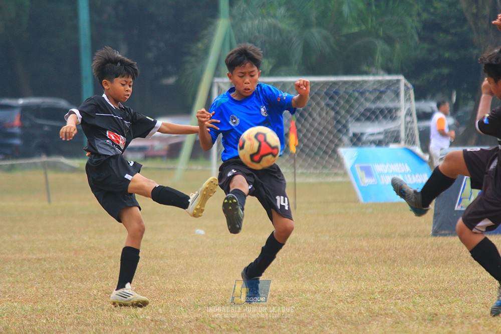 ijlu11 big8 190726 steelford united vs jips soccer