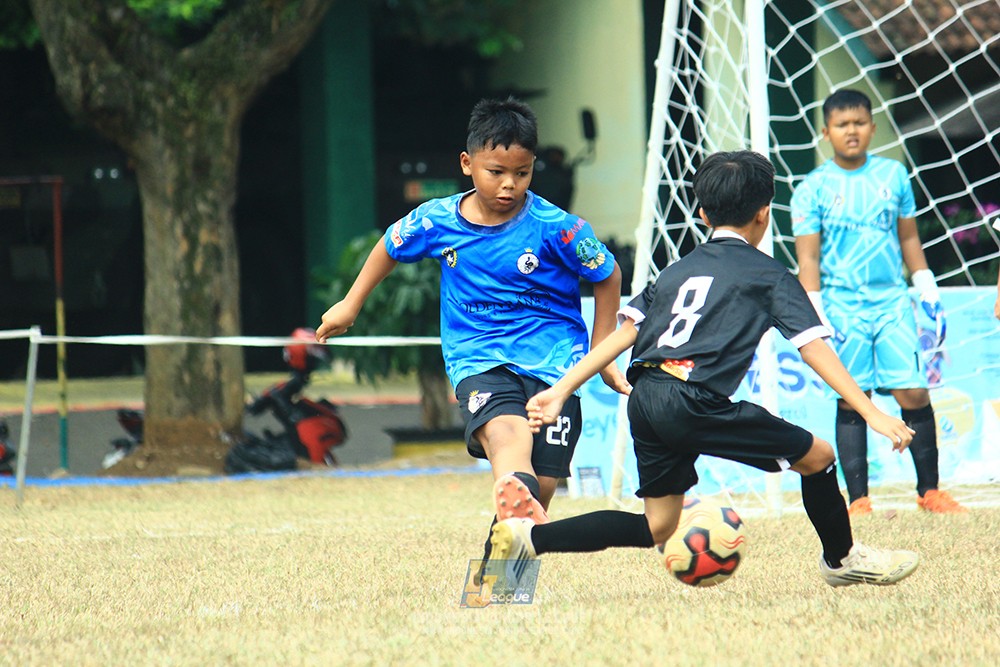 ijlu11 big8 190726 steelford united vs jips soccer