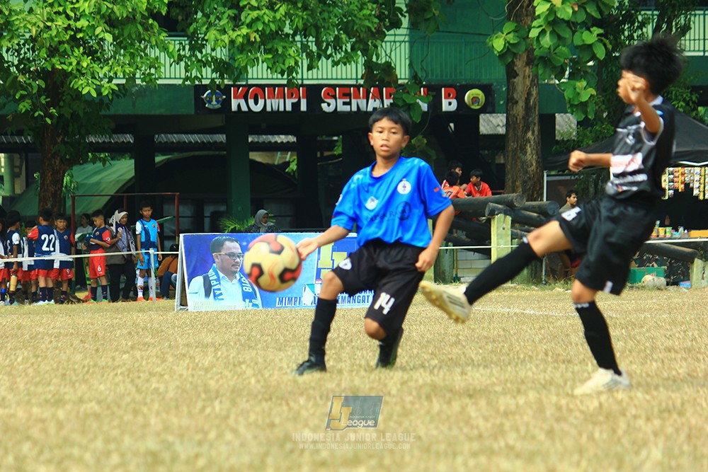 ijlu11 big8 190726 steelford united vs jips soccer
