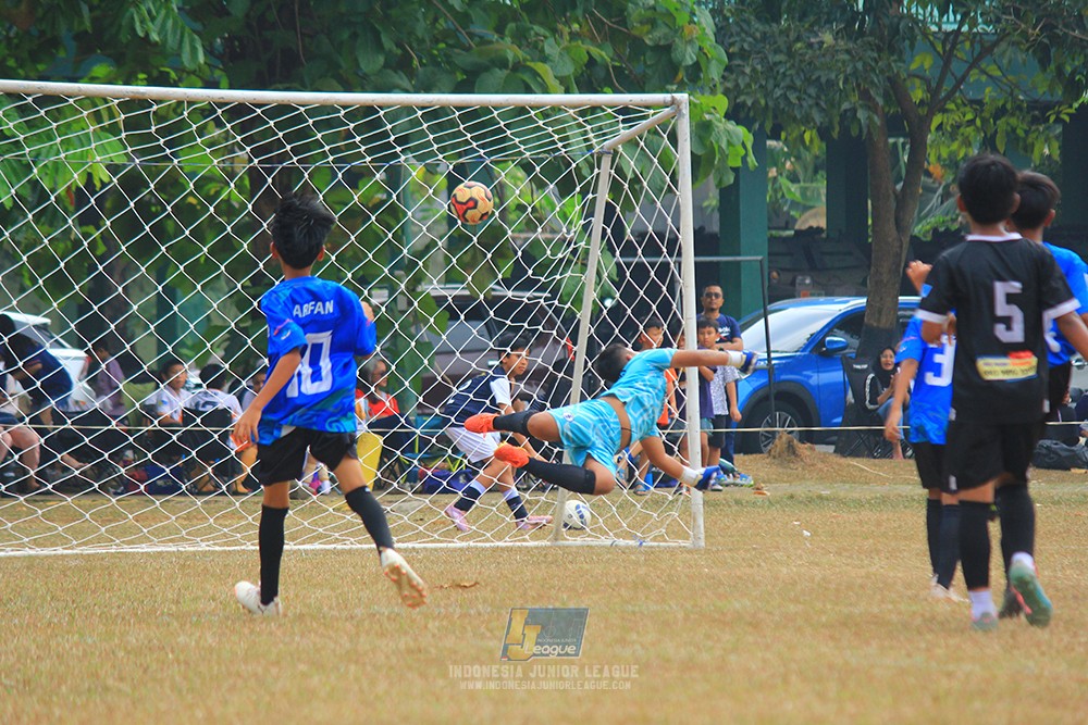 ijlu11 big8 190726 steelford united vs jips soccer