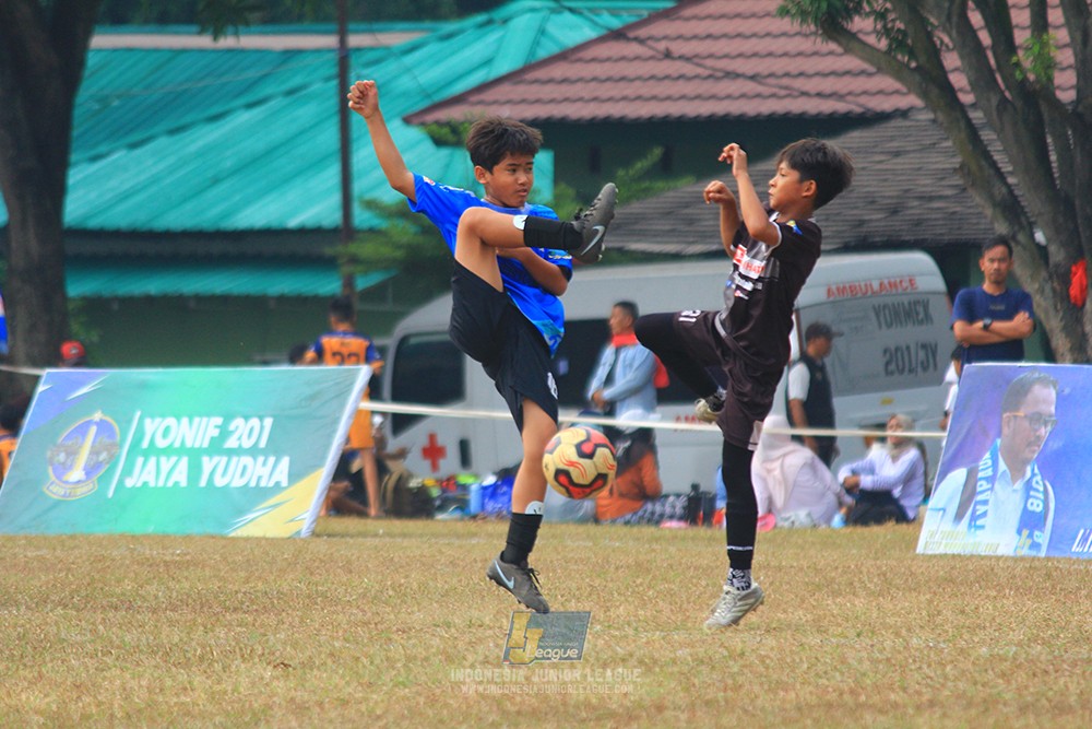ijlu11 big8 190726 steelford united vs jips soccer