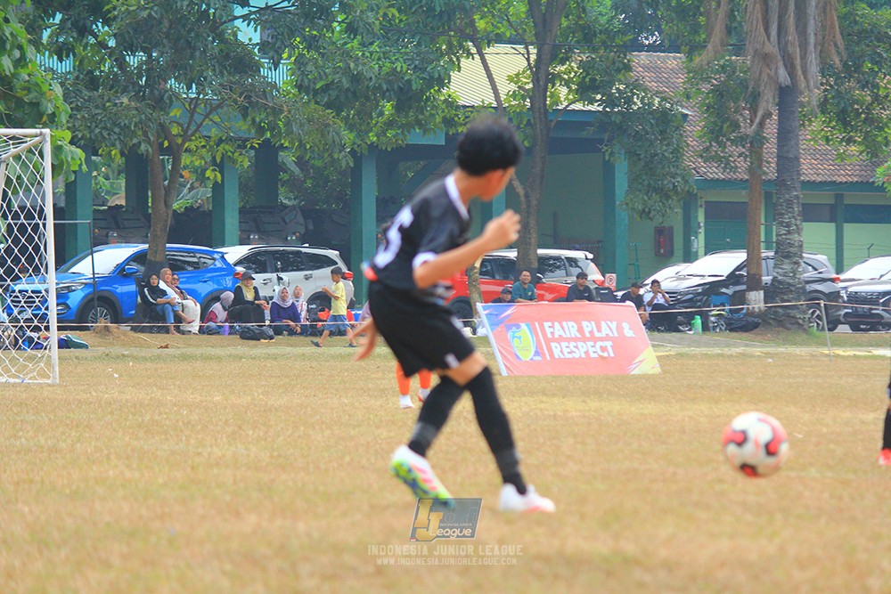 ijlu11 big8 190726 steelford united vs jips soccer