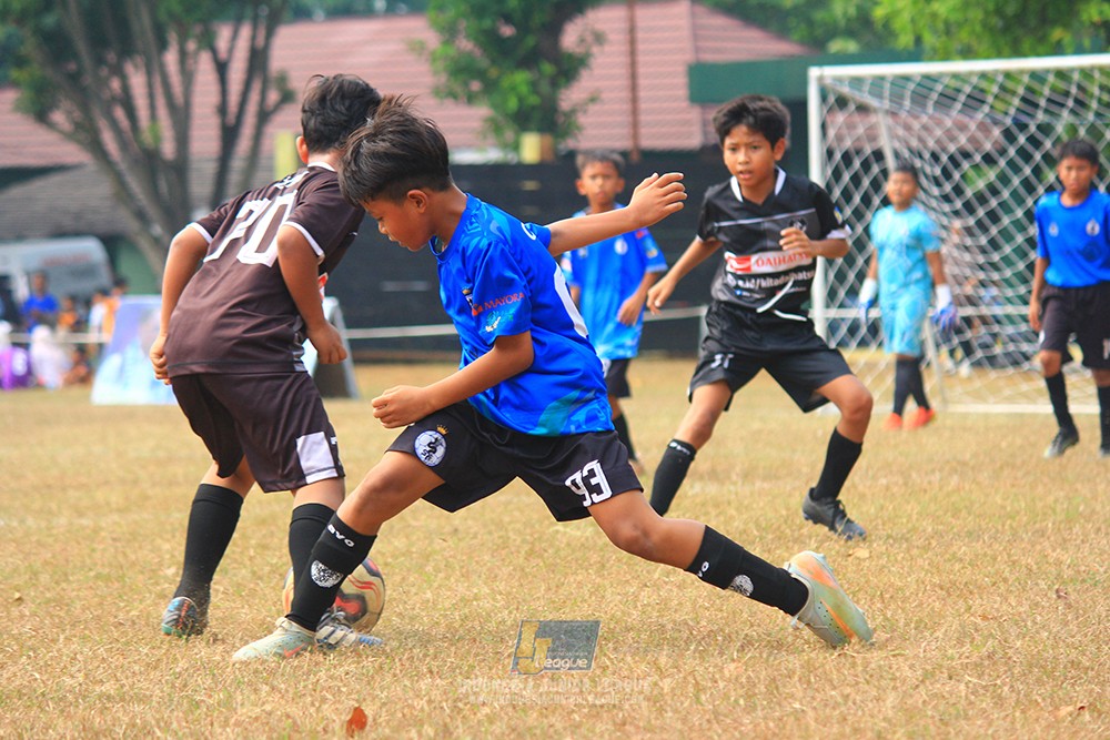 ijlu11 big8 190726 steelford united vs jips soccer