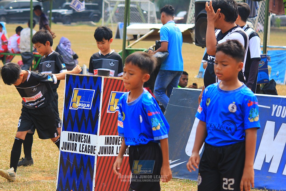ijlu11 big8 190726 steelford united vs jips soccer
