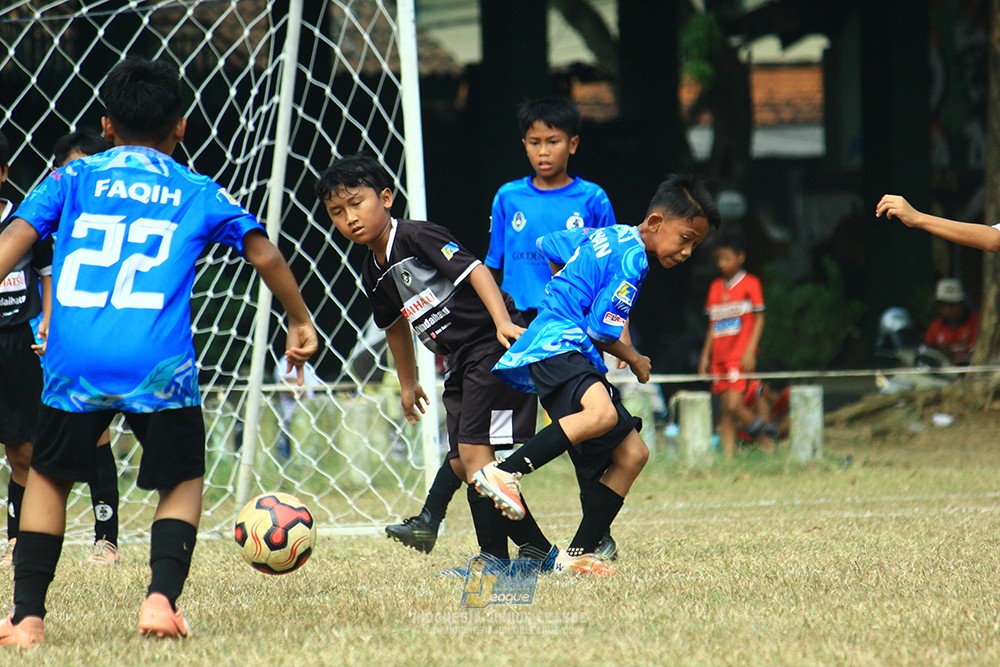 ijlu11 big8 190726 steelford united vs jips soccer