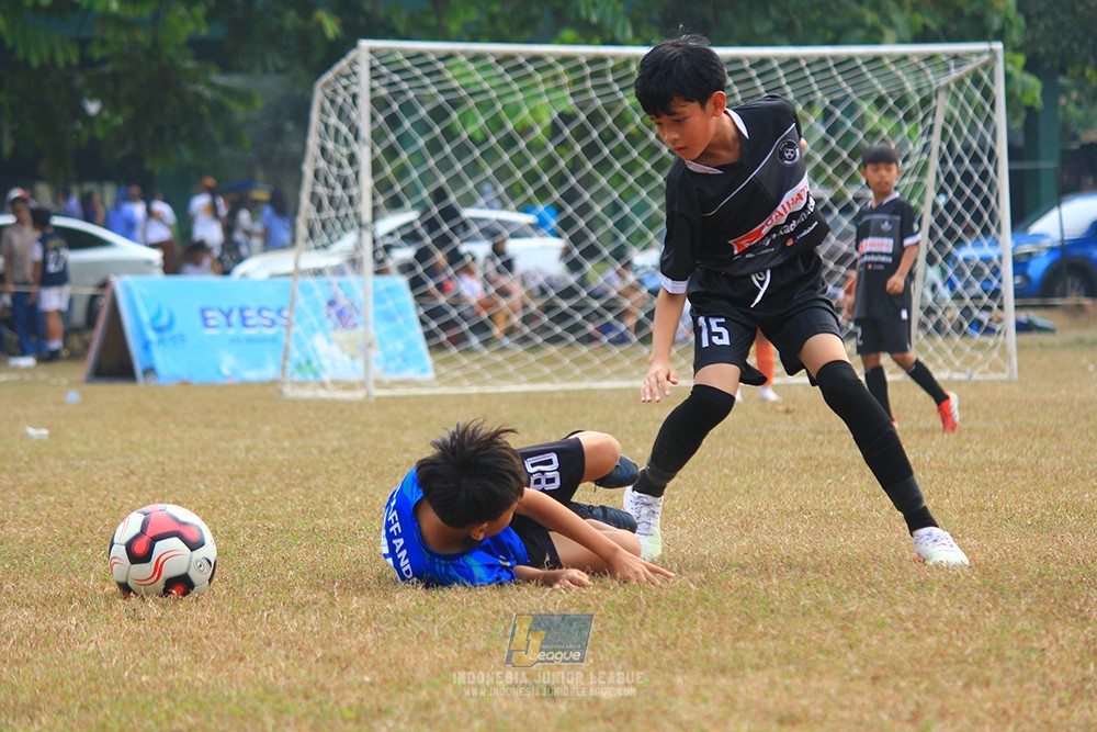 ijlu11 big8 190726 steelford united vs jips soccer