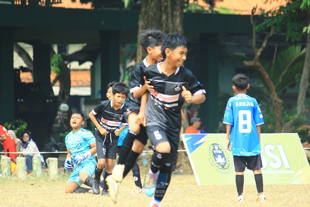 ijlu11 big8 190726 steelford united vs jips soccer