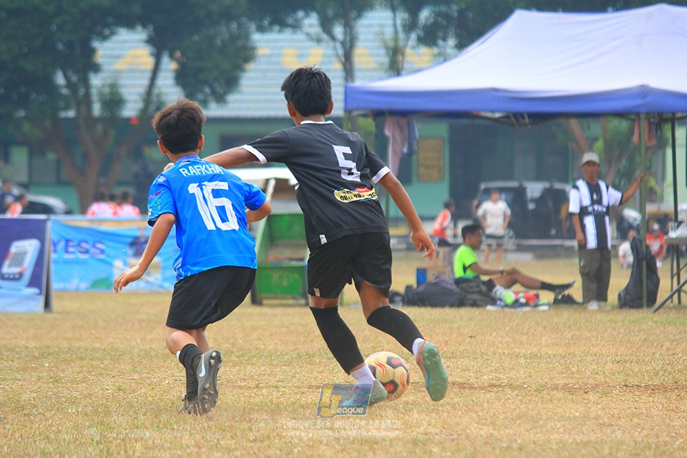 ijlu11 big8 190726 steelford united vs jips soccer