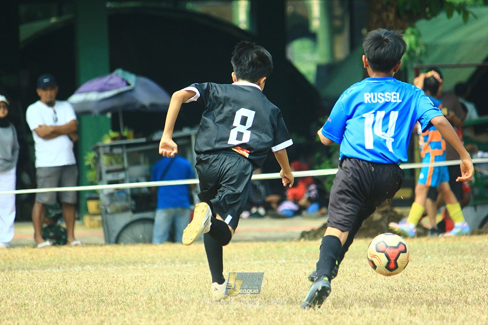 ijlu11 big8 190726 steelford united vs jips soccer