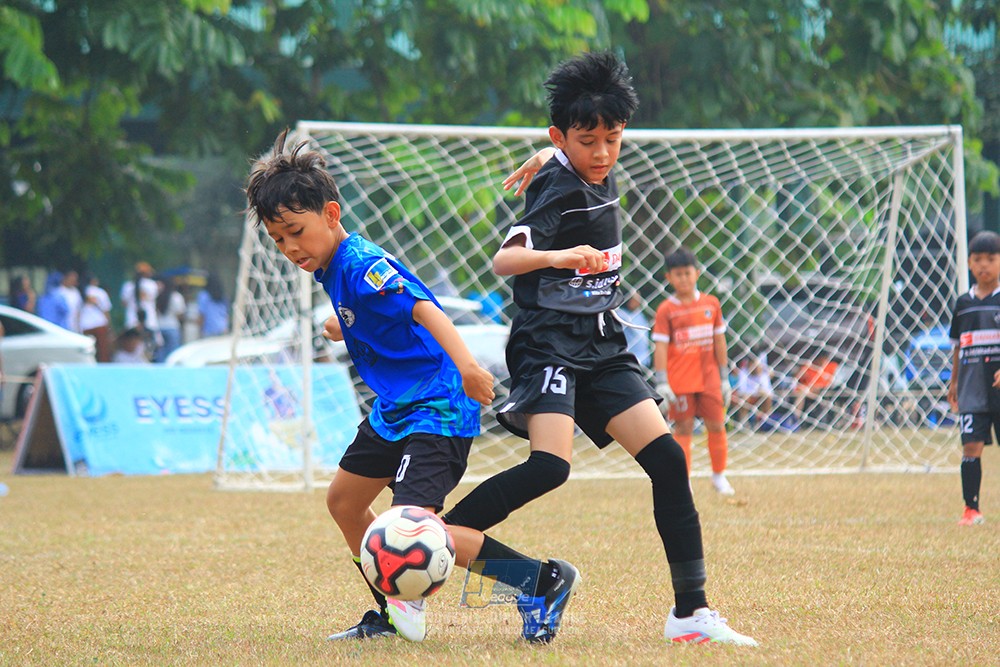 ijlu11 big8 190726 steelford united vs jips soccer