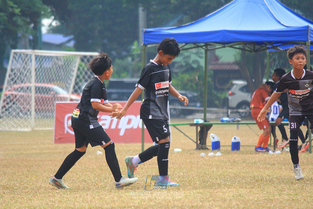 ijlu11 big8 190726 steelford united vs jips soccer