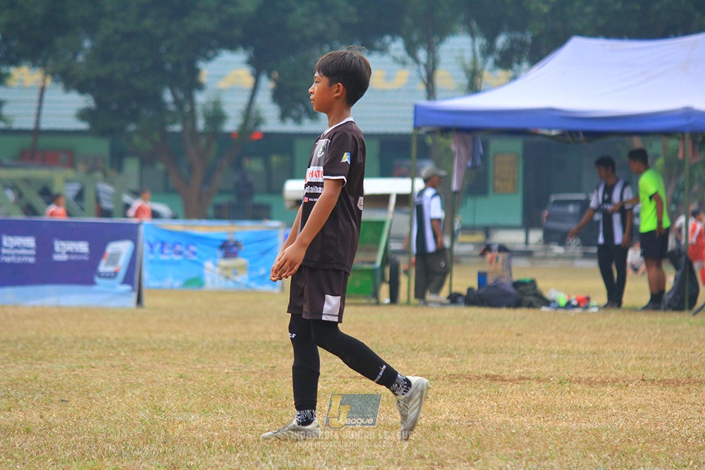 ijlu11 big8 190726 steelford united vs jips soccer