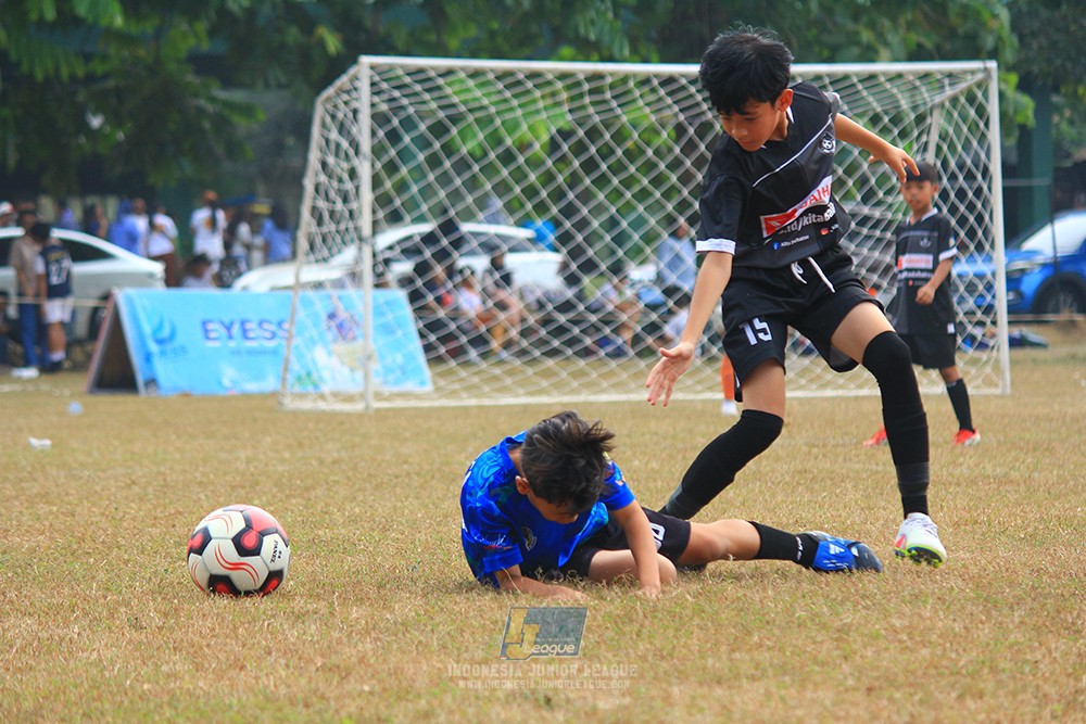 ijlu11 big8 190726 steelford united vs jips soccer