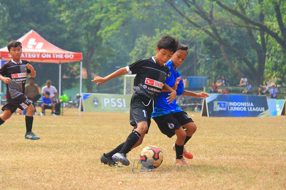 ijlu11 big8 190726 steelford united vs jips soccer