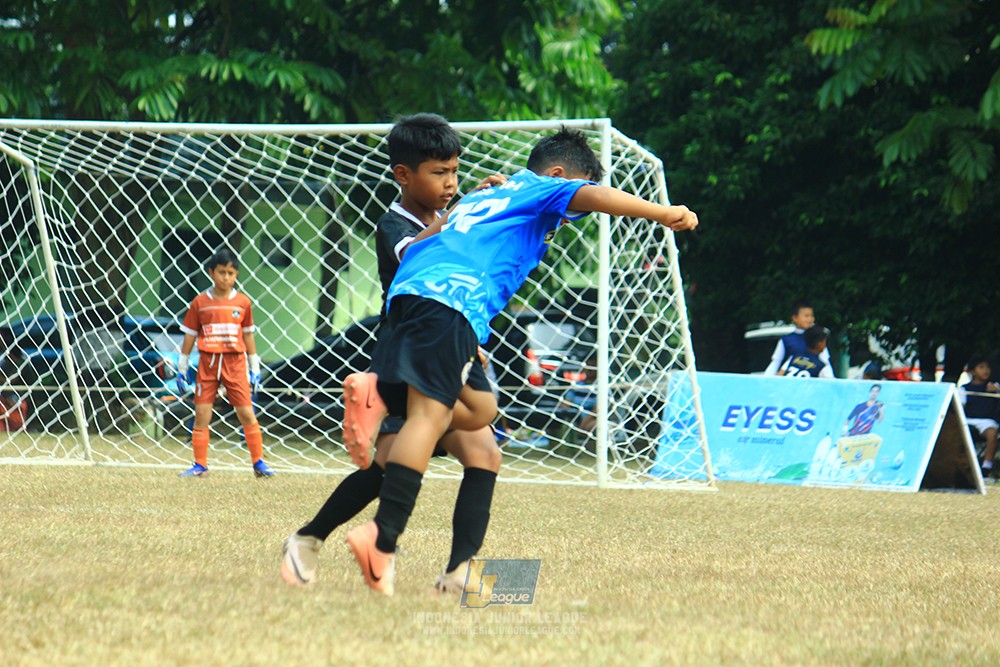 ijlu11 big8 190726 steelford united vs jips soccer
