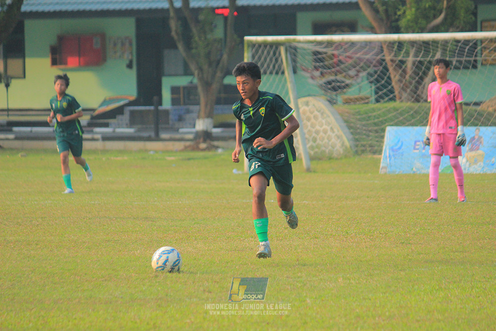 ijlu14 270626 tajimalela fa vs assist soccer school